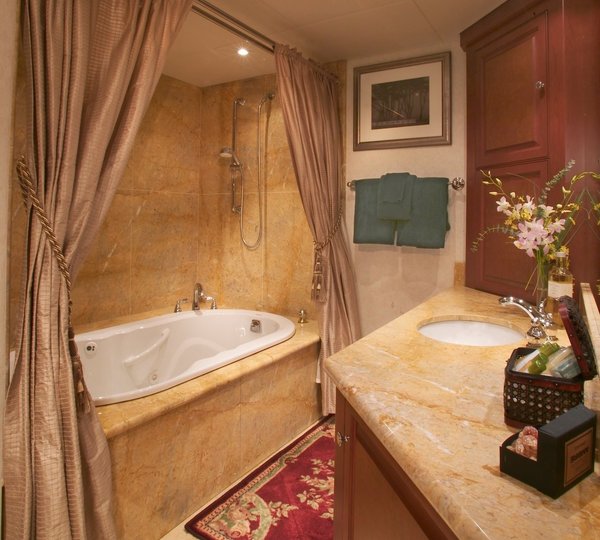 VIP Bath Aboard Yacht STARGAZER
