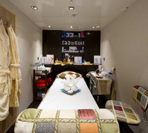 The 68m Yacht VARIETY VOYAGER