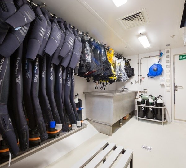 The 77m Yacht YERSIN