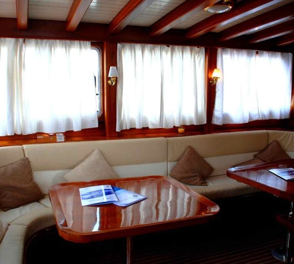 Gulet Charter Salon