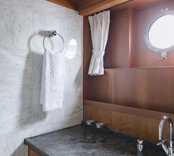 Ensuite Guest Bathroom