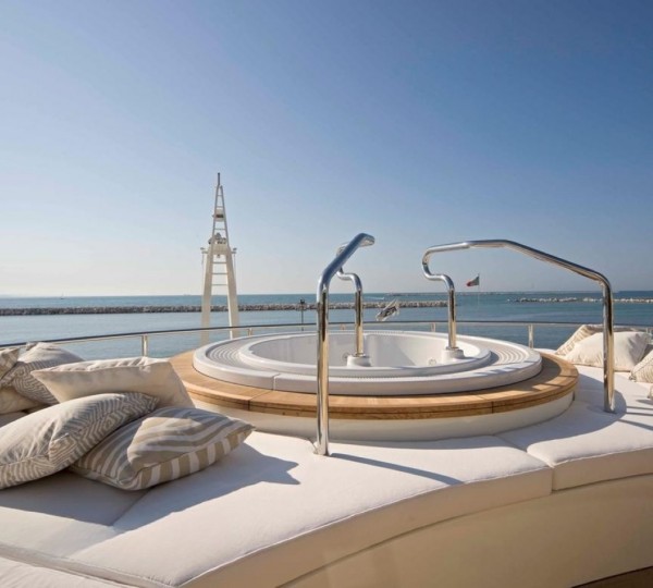 Exterior Sunbathing Area