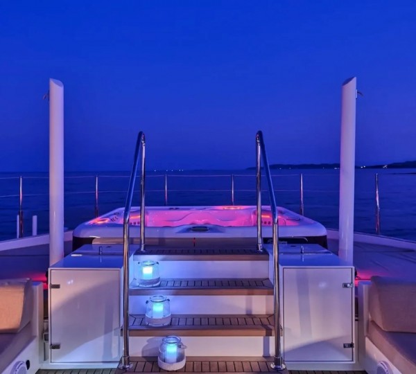 Exterior Sunbathing Area