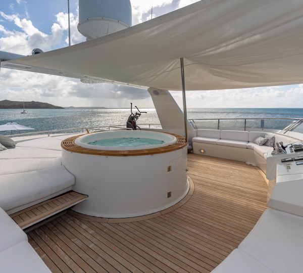 Jacuzzi And Subathing Area