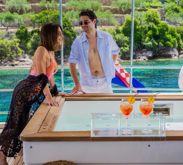 Exterior Sunbathing Area