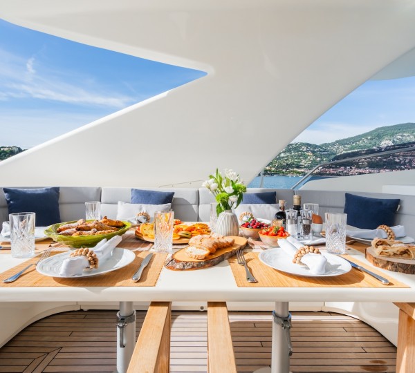 Al Fresco Dining Set Up