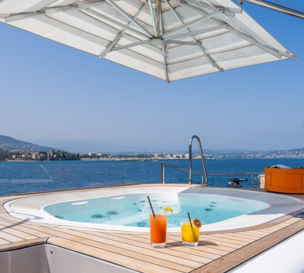 Exterior Sunbathing Area