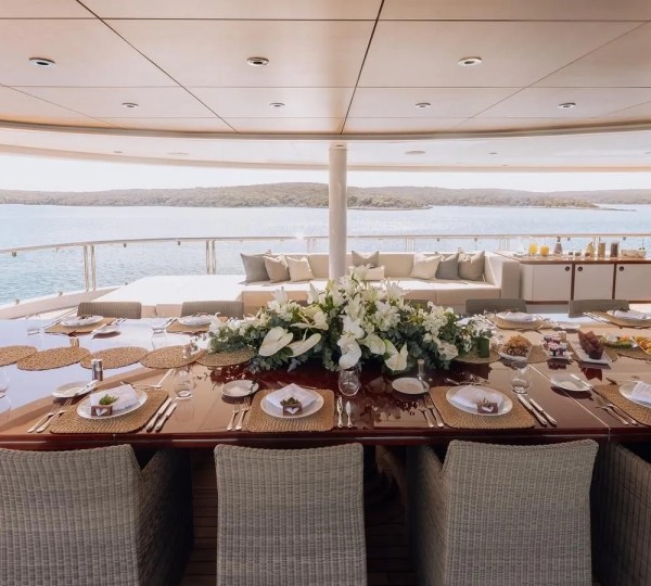 Al Fresco Dining Set Up