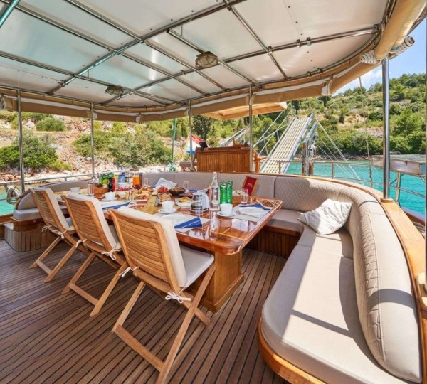 Exterior Relaxation Area With Dining