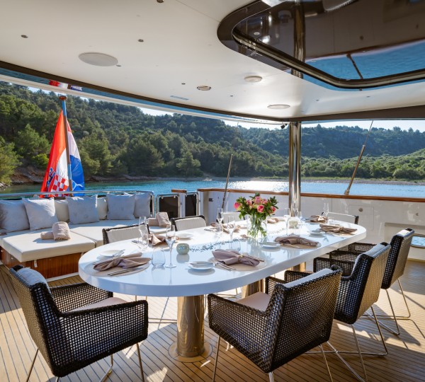 Alfresco Dining Set Up