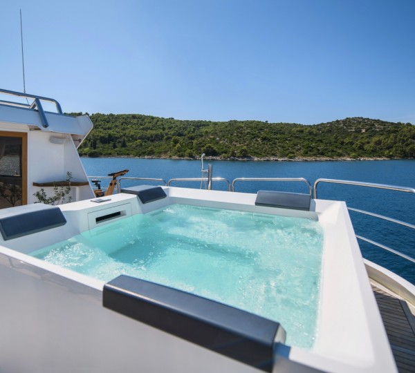 Exterior Sunbathing Area