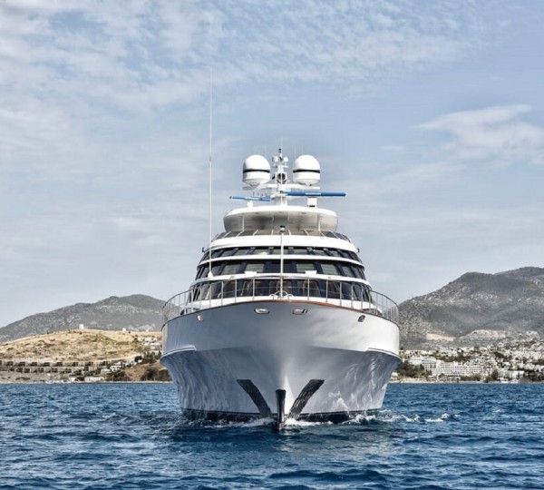 Super yacht AZZURRA II