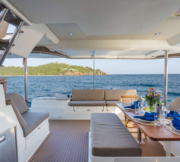 Luxury Yacht LUNA BLISS Aft Cockpit