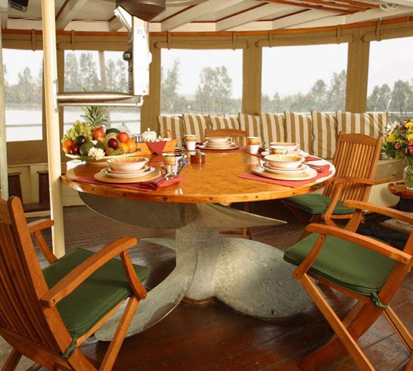 Aft deck dining