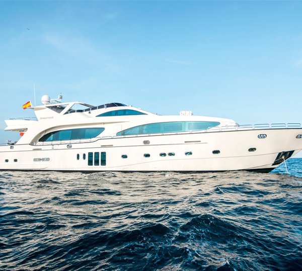 Motor yacht DANGLETARRE - Main shot