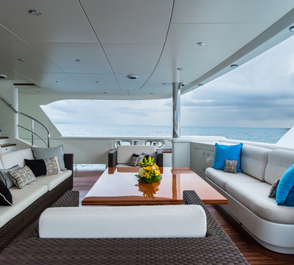 Main deck aft comfortable seating