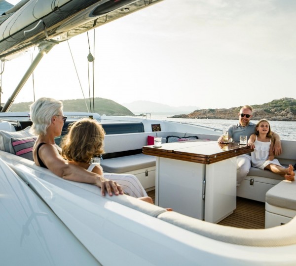 Outdoor Dining And Lounge