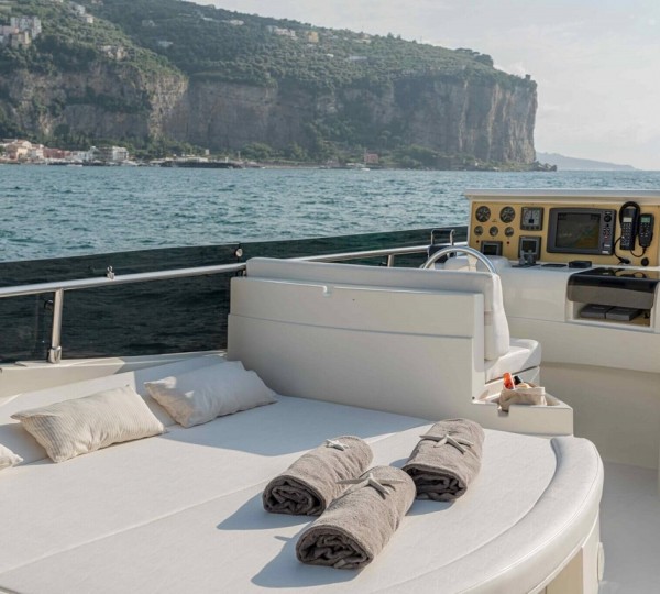 Sun Bed And Deck Helm