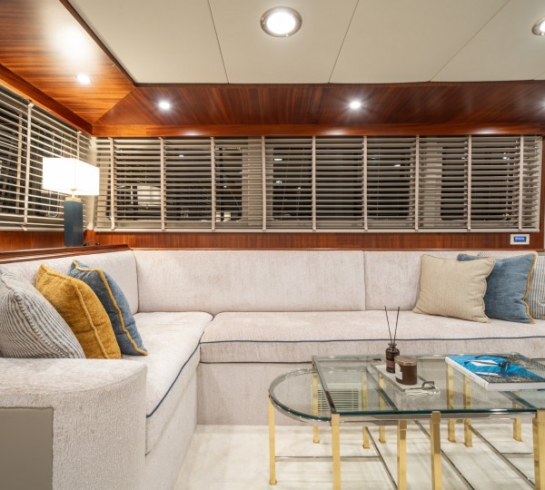 Main Salon Lounge Evening