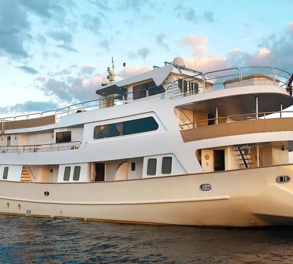 Luxury Yacht LA PERLA