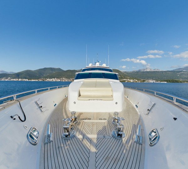 Foredeck sun pads and seating