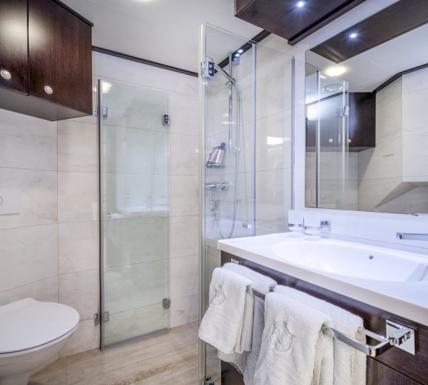 AVA Cabin Ensuite Bathroom