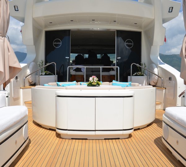 Aft Deck View To Salon