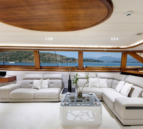 Alessandro Interior - Main living area