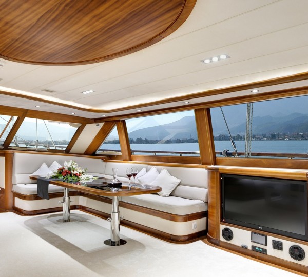 Alessandro Interior - Main living area