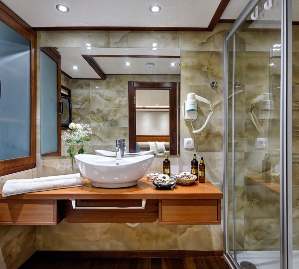 Alessandro Interior - Ensuite