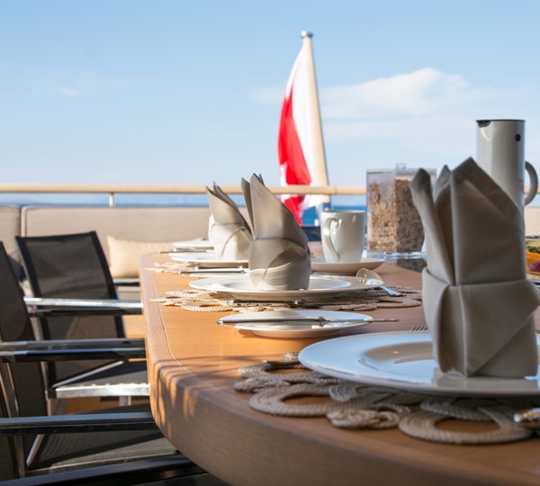 Alfresco Dining Details