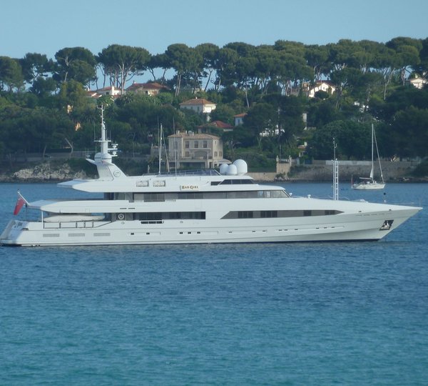 BAD GIRL In Cap D'Antibes