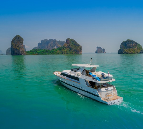 27m Motor Yacht AJAO - Stern view