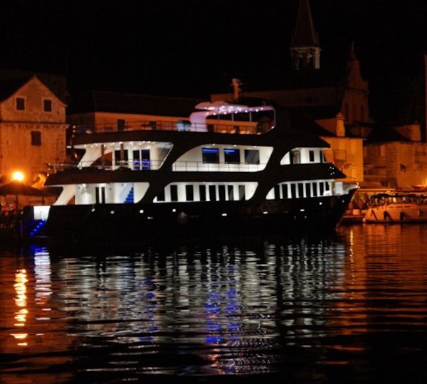 Royal Elaganza at night