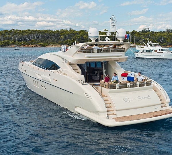 EXTERIOR - REAR VIEW