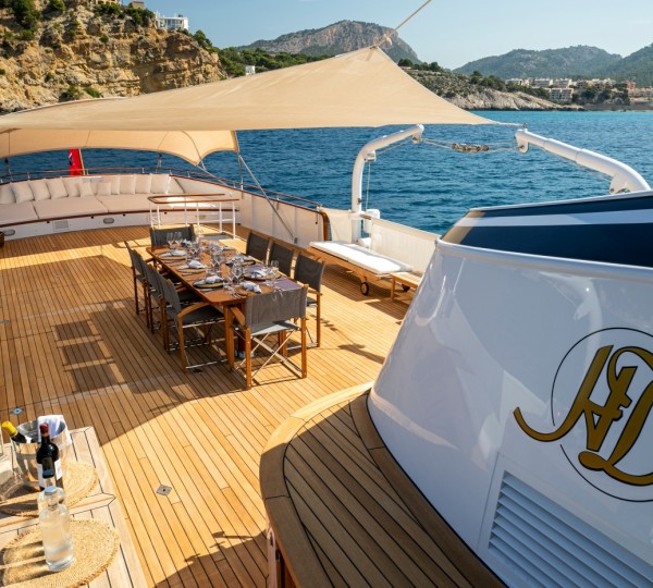 Exterior Relaxation Area With Dining