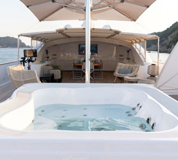 Exterior Sunbathing Area