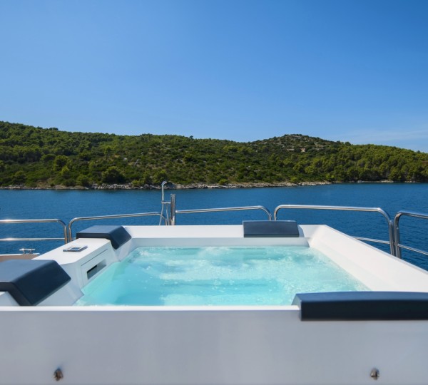 Exterior Sunbathing Area