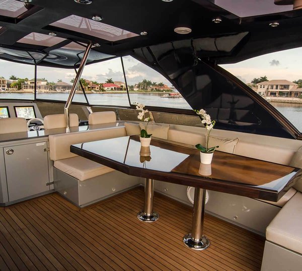 Flybridge And Alfresco Dining