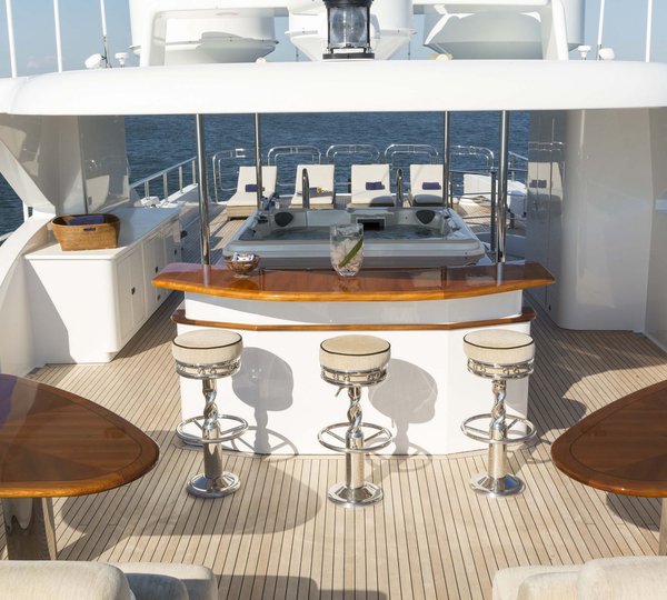 Flybridge Deck With Jacuzzi