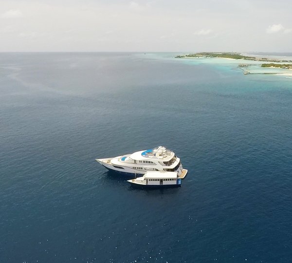 Aerial view with Dhoni