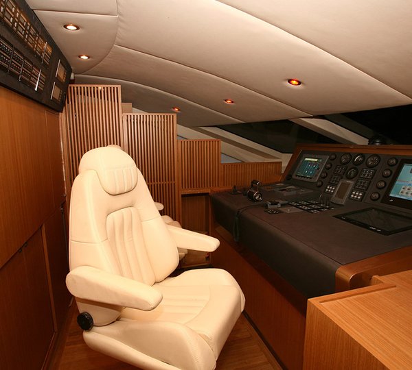 INDOOR COCKPIT