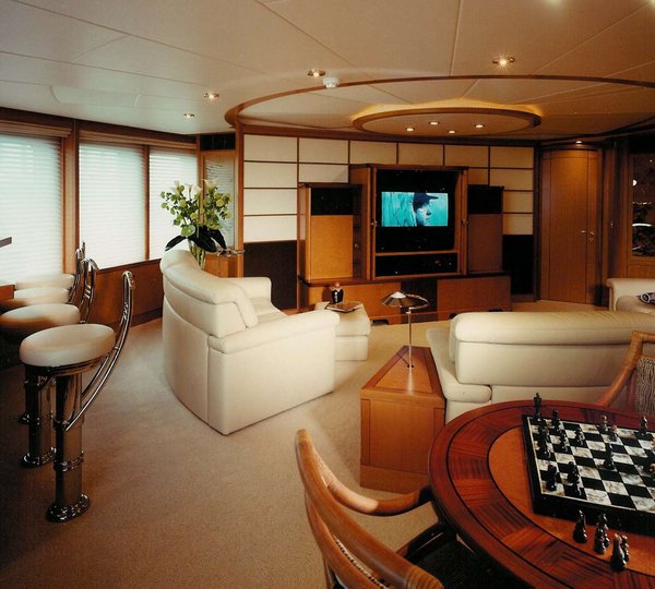 Interior_Bridge_Deck_Lounge