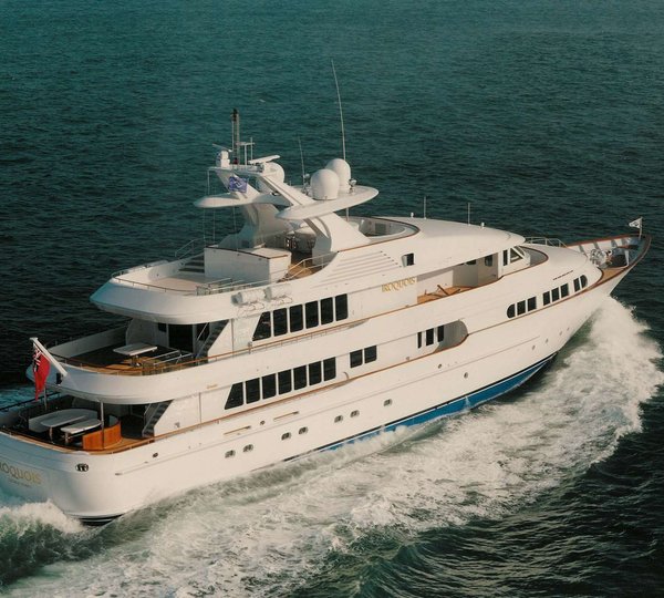 Iroquois_Exterior_Running_Shot