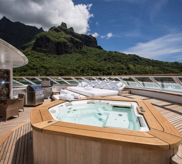 Jacuzzi And Subathing Area