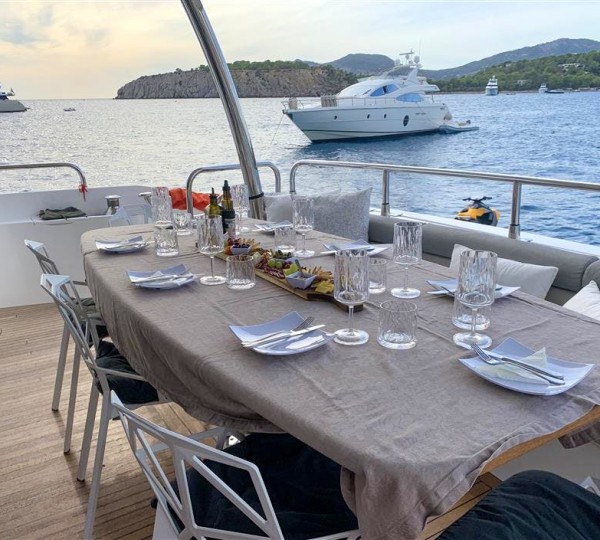 LI JOR Exterior - Main Deck Aft