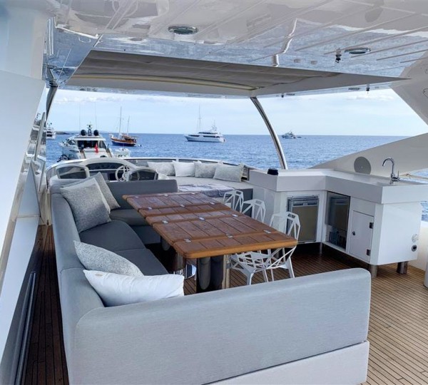 LI JOR Flybridge Seating