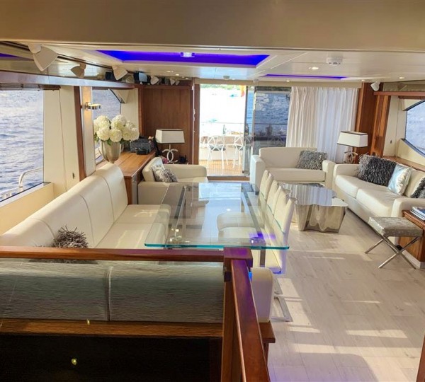 LI JOR Interior - Main Living Area