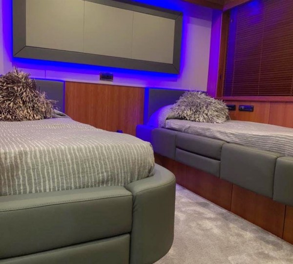 LI JOR Interior - Twin Cabin