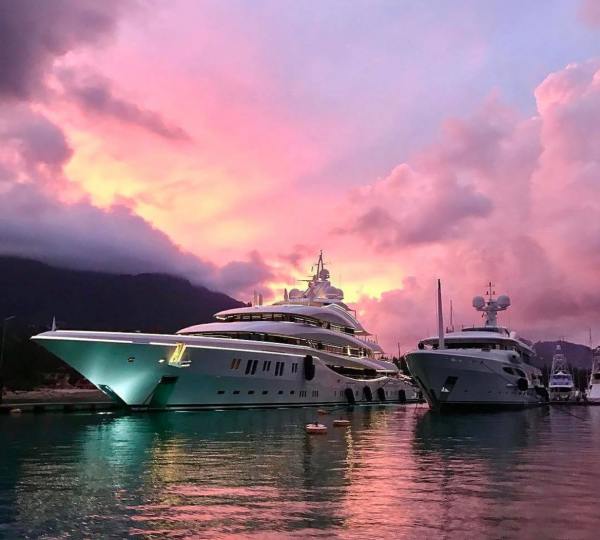 Lady Lara Was Spotted In Maldives